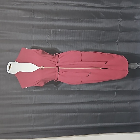 Burgundy zip down sleeveless dress with pockets - Picture 1 of 7